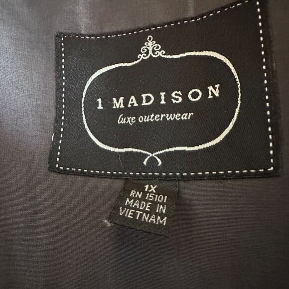 1 MADISON Luxe Long Winter Gray Coat With Fox Fur Trim Hood Button Front 1X - Picture 7 of 11